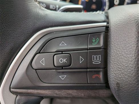 Used 2022 Jeep Grand Cherokee L Limited w/ Black Appearance Package image 18