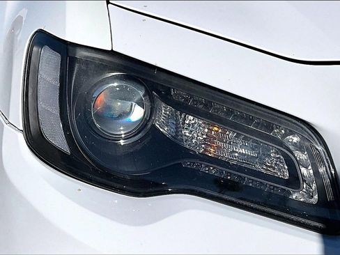 Used 2019 Chrysler 300 S image 30