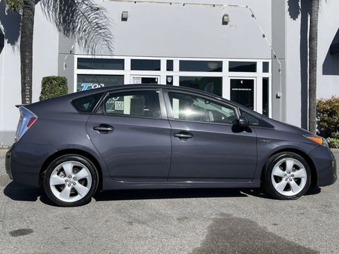 Used 2015 Toyota Prius Five w/ Advanced Technology Package image 4