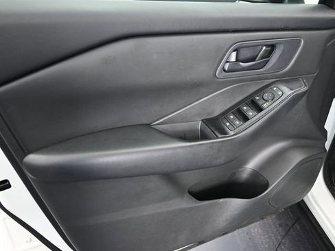 Used 2024 Nissan Rogue S image 26