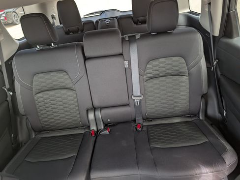 Used 2023 Nissan Pathfinder SV AWD/4WD image 13