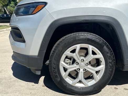 Used 2024 Jeep Compass Latitude AWD/4WD image 22