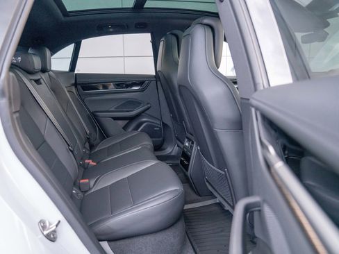 New 2026 Porsche Macan 4 Electric image 24