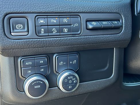 Certified 2022 GMC Yukon XL Denali image 32