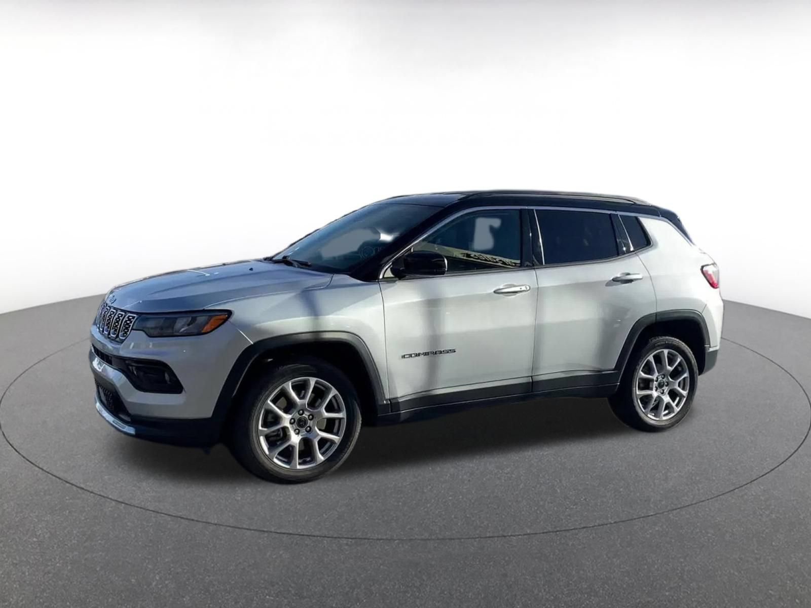 Used 2025 Jeep Compass Limited AWD/4WD image 7