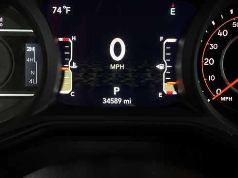 Used 2025 Jeep Wrangler Unlimited Sahara AWD/4WD image 38