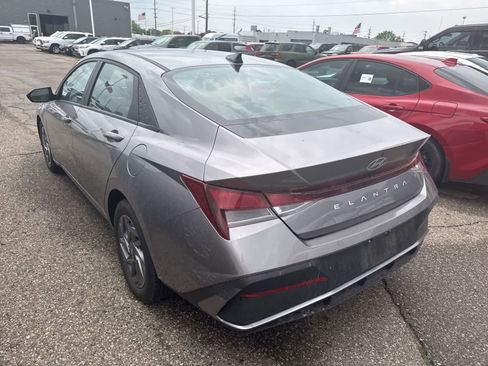Used 2024 Hyundai Elantra SEL FWD image 12
