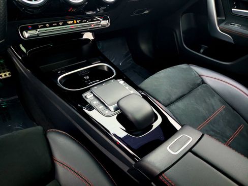 Used 2023 Mercedes-Benz CLA 250 image 17