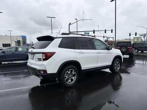 Used 2023 Honda Passport TrailSport image 3