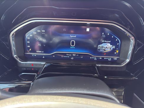Used 2022 Chevrolet Silverado 1500 LTZ w/ Technology Package AWD/4WD image 18