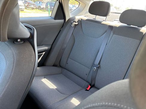 Used 2025 Kia K4 LXS image 41