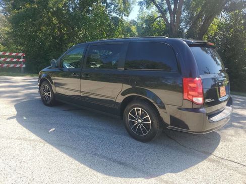 Used 2016 Dodge Grand Caravan R/T image 4