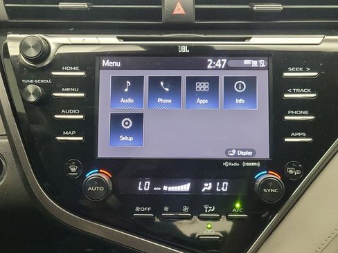 Used 2018 Toyota Camry XLE FWD image 25