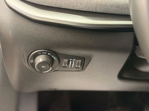 Used 2024 Jeep Compass Latitude AWD/4WD image 11