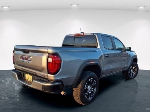Used 2025 GMC Canyon AT4 AWD/4WD image 8