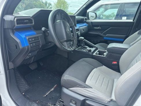 Used 2025 Toyota Tacoma TRD Off-Road image 2