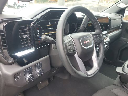 Used 2024 GMC Sierra 1500 SLE image 16
