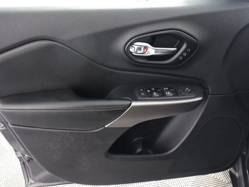Used 2021 Jeep Cherokee Limited AWD/4WD image 26