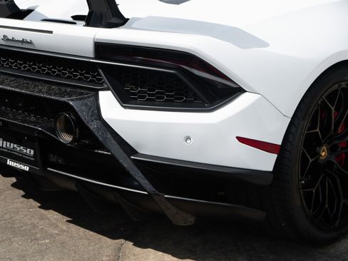 Used 2018 Lamborghini Huracan Performante image 30