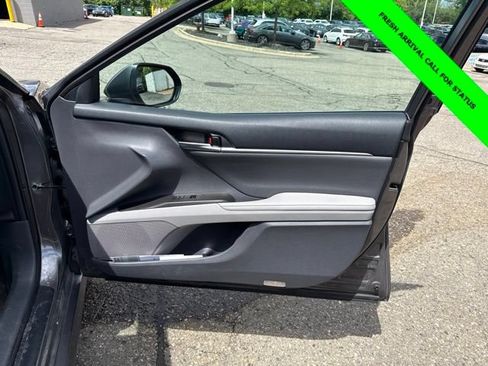 Used 2022 Toyota Camry XLE FWD image 19