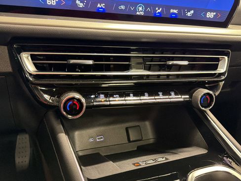 New 2026 Chevrolet Traverse LT w/ Sun and Wheel Package FWD image 25