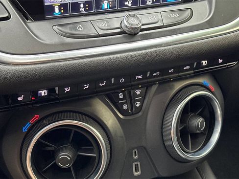 Used 2021 Chevrolet Blazer LT w/ Sound & Technology Package image 22