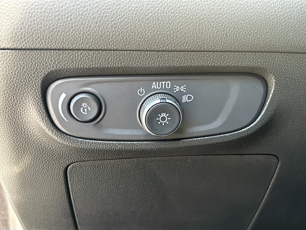 Used 2025 Buick Encore GX Avenir w/ Avenir Technology Package FWD image 32