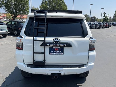 Used 2019 Toyota 4Runner SR5 AWD/4WD image 9