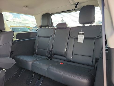 New 2025 Ford Expedition Active image 9