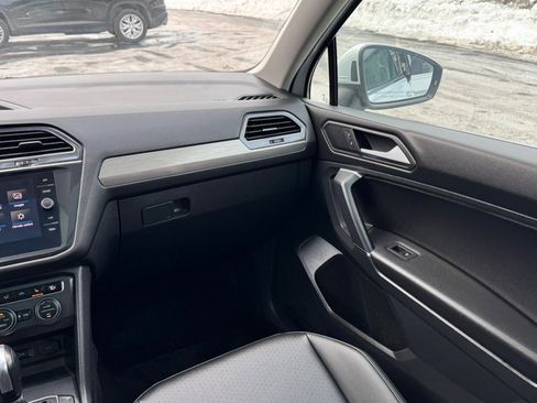 Used 2020 Volkswagen Tiguan SE w/ Panoramic Sunroof Package image 10