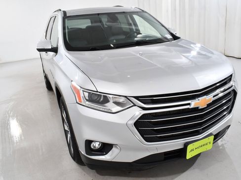 Used 2021 Chevrolet Traverse LT w/ LT Premium Package image 4