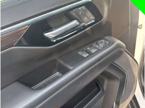Used 2025 Chevrolet Suburban LT RWD image 13