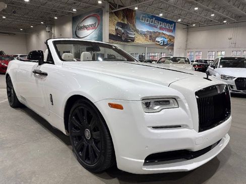 Used 2017 Rolls-Royce Dawn image 2