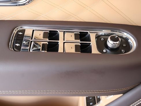 Used 2025 Bentley Bentayga Extended Wheelbase AWD/4WD image 13