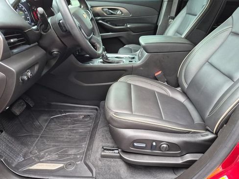 Used 2023 Chevrolet Traverse Premier AWD/4WD image 16