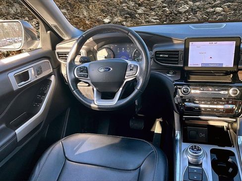 Used 2021 Ford Explorer Limited w/ Equipment Group 301A image 5