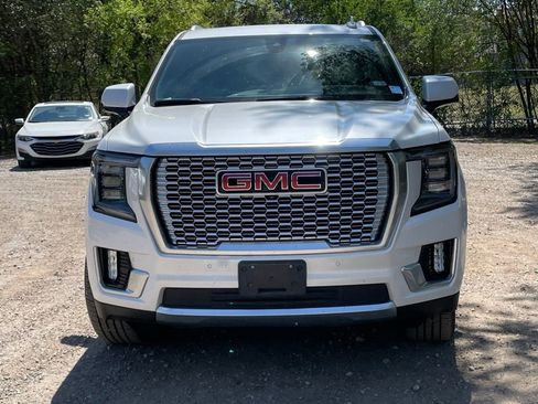 Used 2021 GMC Yukon Denali w/ Denali Premium Package image 2