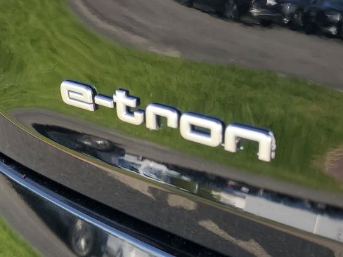 Used 2023 Audi e-tron Premium Plus w/ Premium Plus Package image 7