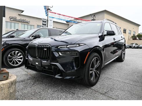 Used 2025 BMW X7 M60i AWD/4WD image 3