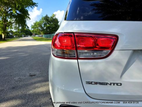 Used 2017 Kia Sorento FWD image 46