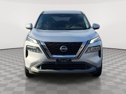 Used 2023 Nissan Rogue SV image 2