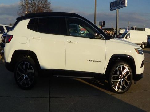 Certified 2025 Jeep Compass Limited w/ Elite Group image 5