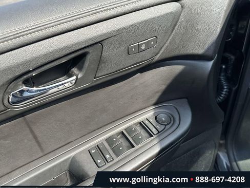 Used 2017 Chevrolet Traverse LT FWD image 16