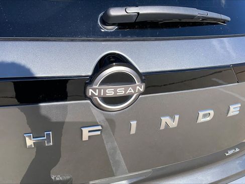 Used 2022 Nissan Pathfinder SL FWD image 30