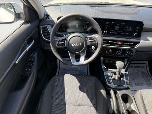Used 2025 Kia Seltos LX AWD/4WD image 12