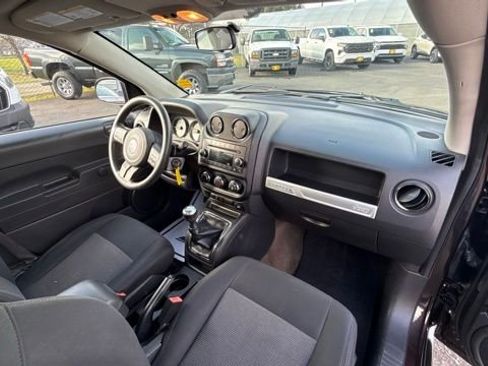 Used 2014 Jeep Compass Sport image 16