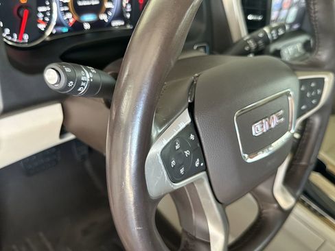 Used 2019 GMC Acadia Denali w/ Technology Package FWD image 21