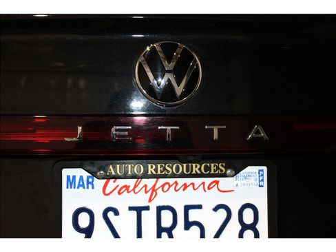 Used 2025 Volkswagen Jetta SE image 16