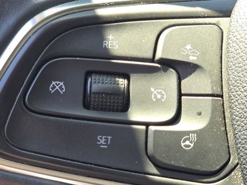 Used 2023 Buick Envision Essence FWD image 31