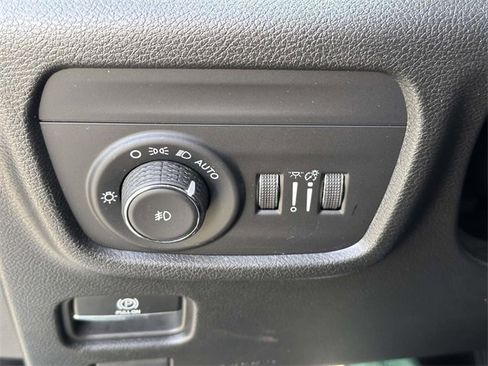 Certified 2023 Jeep Grand Cherokee Limited w/ Black Appearance Package image 30